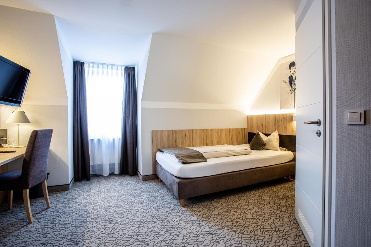 Amtsstueble Hotel & Restaurant Мосбах Экстерьер фото