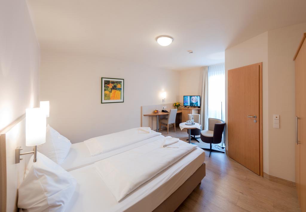 Amtsstueble Hotel & Restaurant Мосбах Экстерьер фото