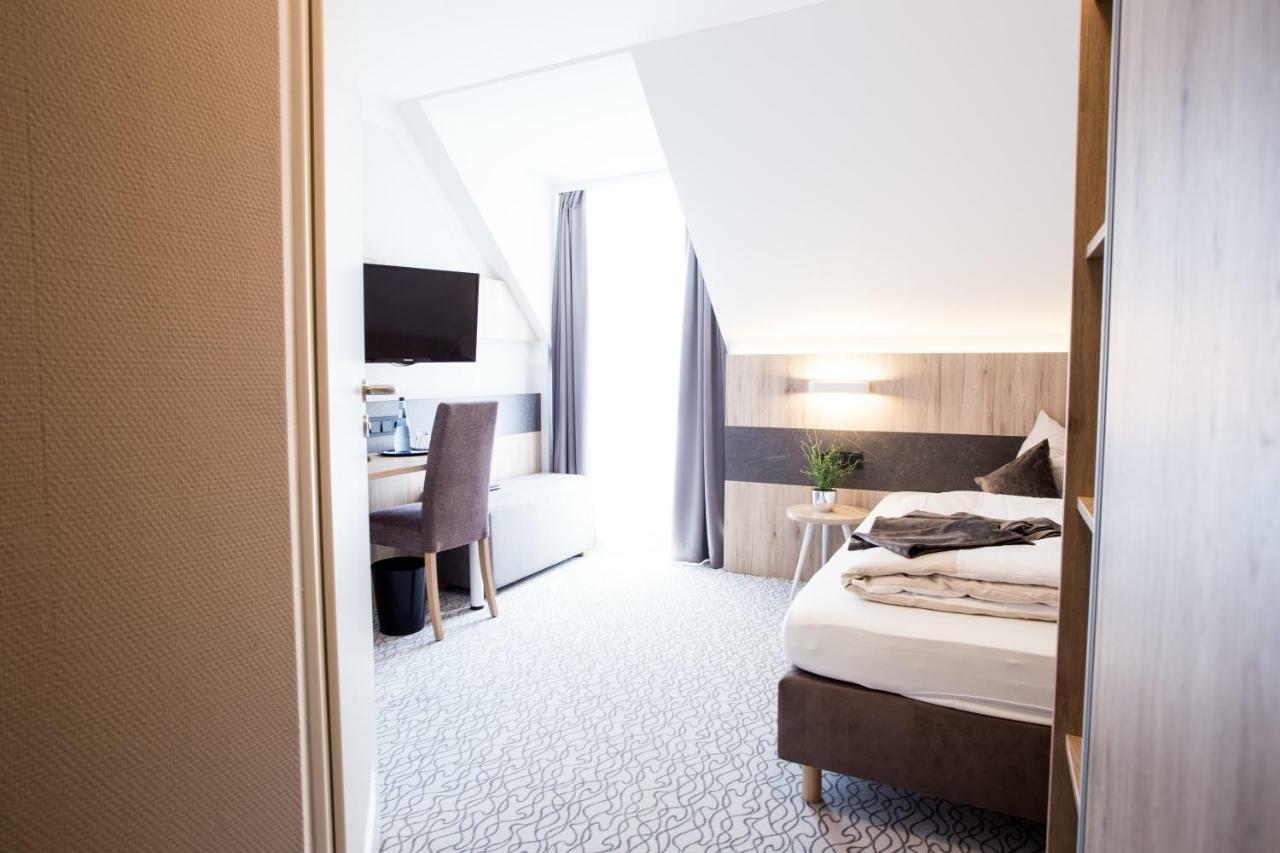 Amtsstueble Hotel & Restaurant Мосбах Экстерьер фото